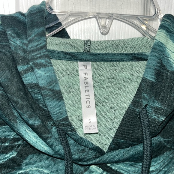 Fabletics Esmi Pullover Hoodie in Crystal Waves - Picture 7 of 8